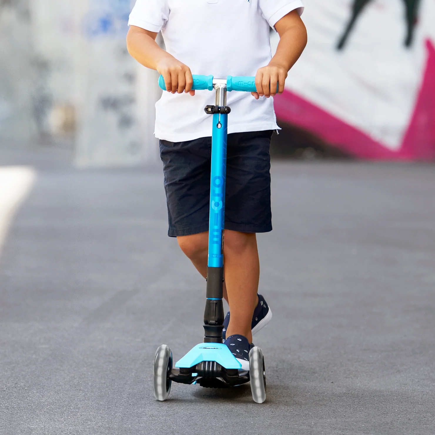 Micro Maxi Foldable LED Scooter - Image 12